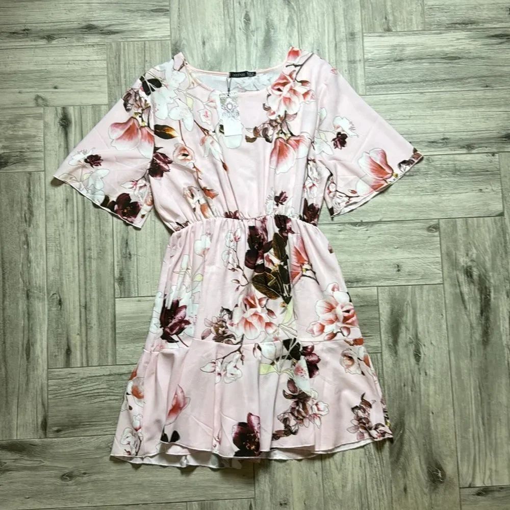 Boohoo PLUS TIERED FLORAL CREPE SMOCK DRESS Blush US 18